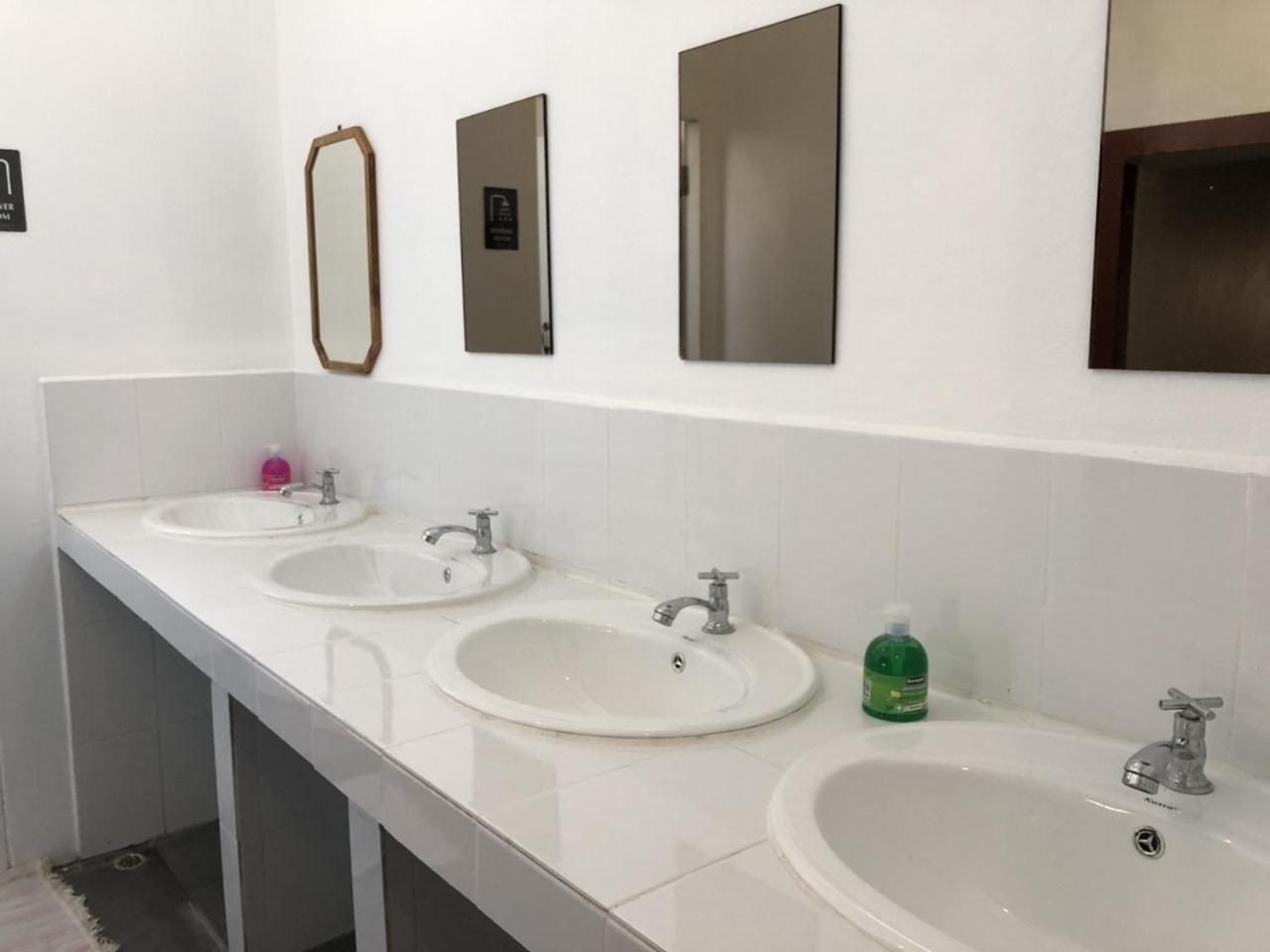 Ploy Hostel Bangkok Eksteriør bilde