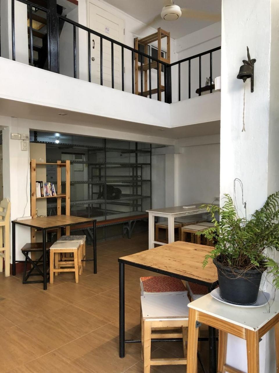 Ploy Hostel Bangkok Eksteriør bilde